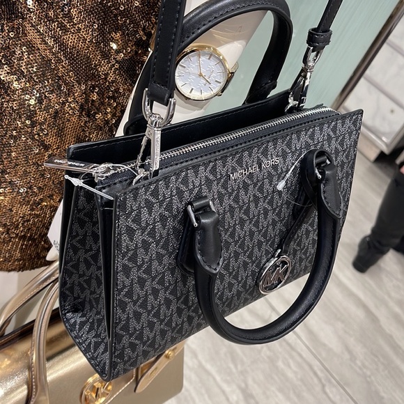 MICHAEL KORS
Sheila Small Faux Saffiano Leather Satchel
Black/Silver  
NWT - Picture 4 of 16